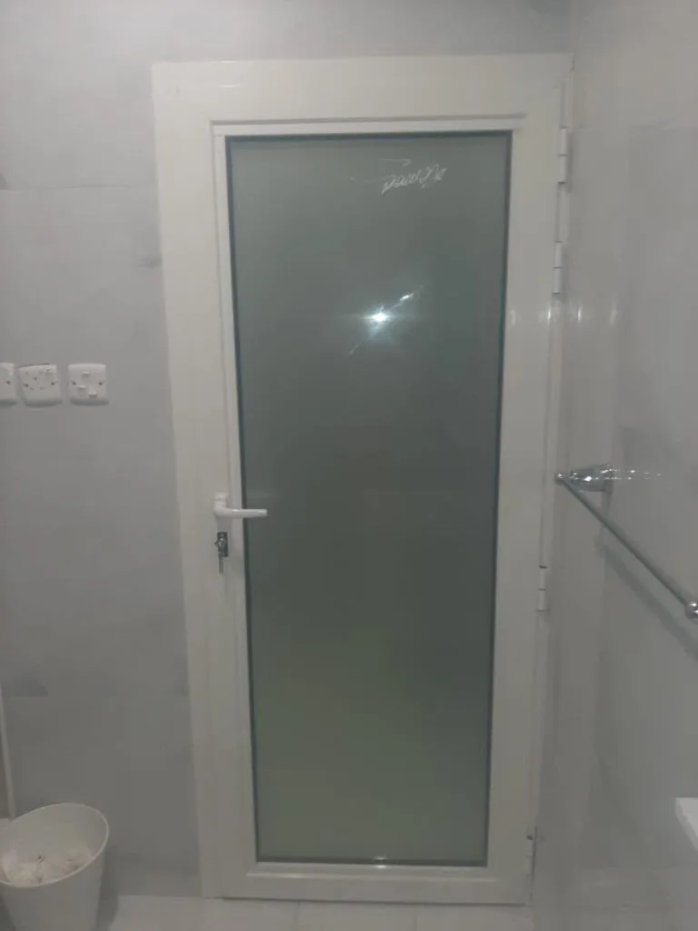 مطبخ ألمنيوم أسود في الرياض