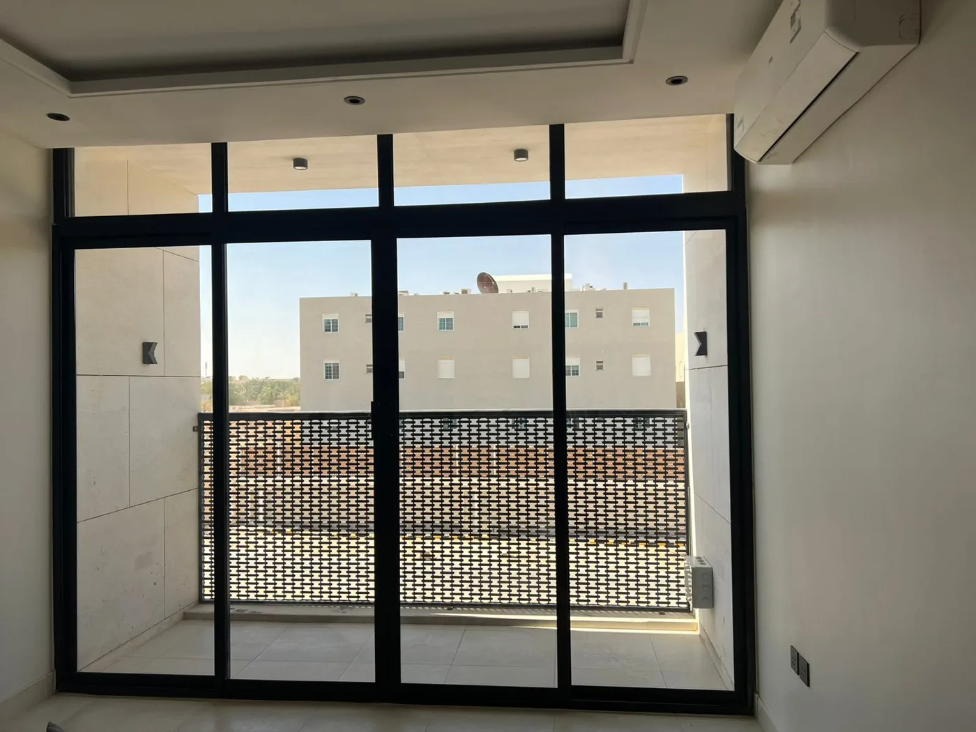 مطبخ ألمنيوم أبيض في الرياض