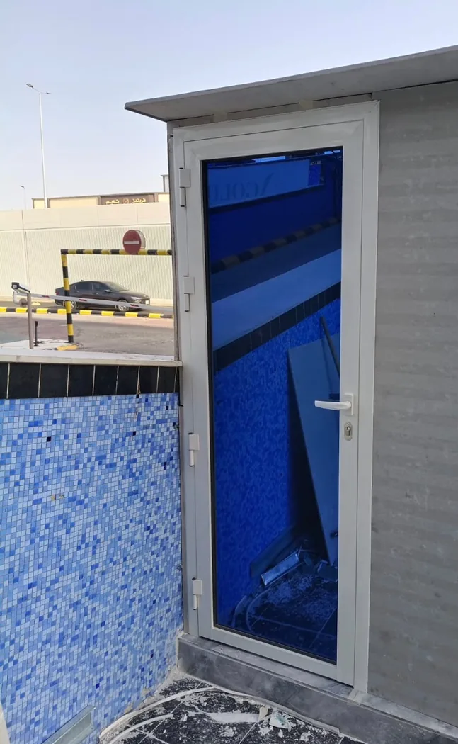 مطبخ ألمنيوم رمادي في الرياض