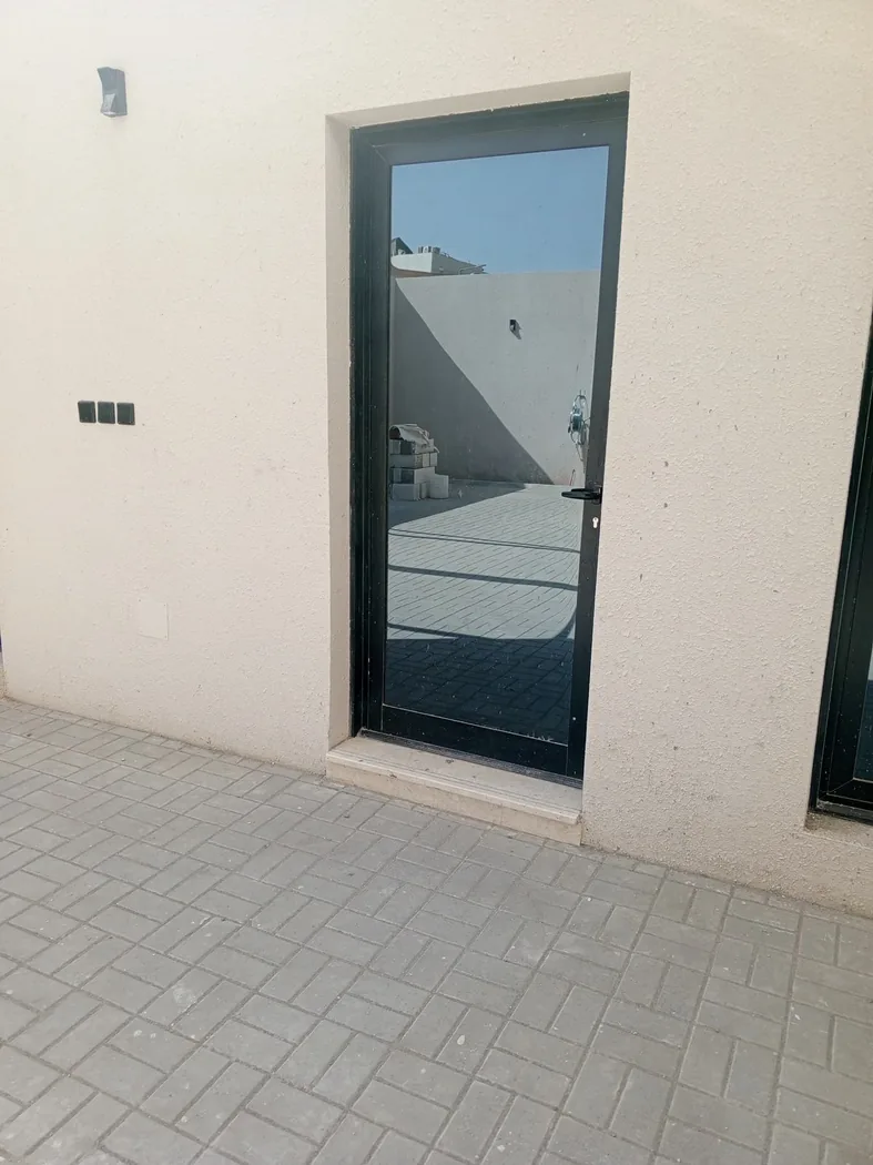 باب ألمنيوم داخلي في الرياض